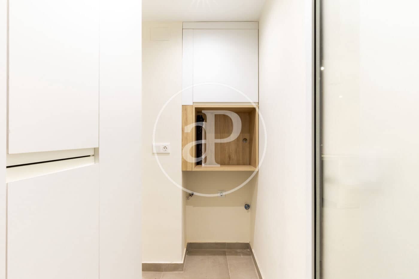 3 bedroom Apartment for rent in Valencia city - € 1,700 (Ref: 9462448)