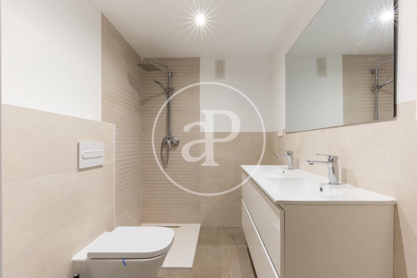 3 bedroom Apartment for rent in Valencia city - € 1,700 (Ref: 9462448)