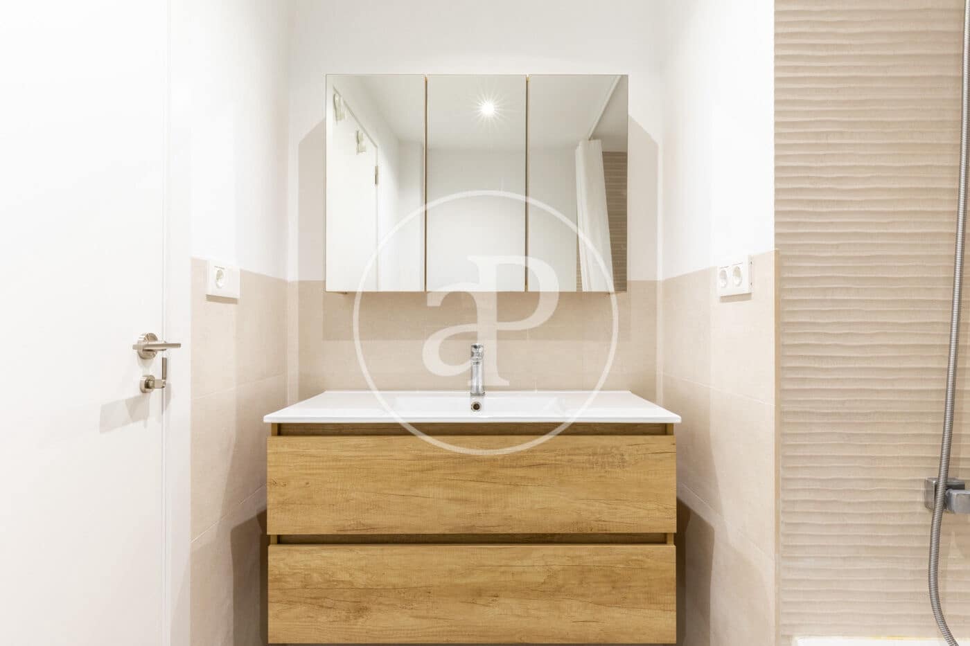 3 bedroom Apartment for rent in Valencia city - € 1,700 (Ref: 9462448)