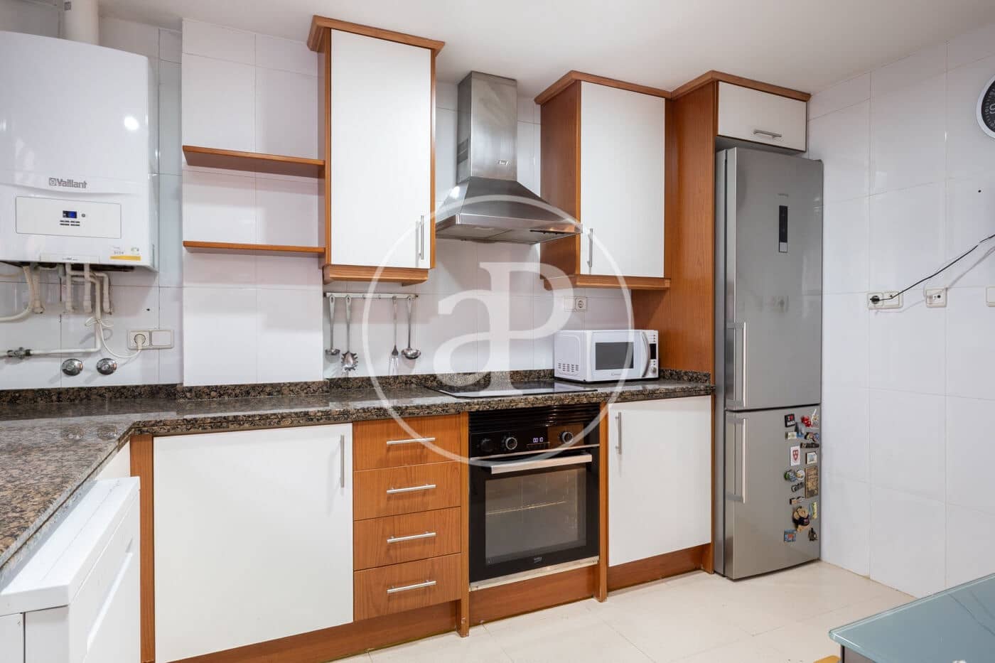 4 bedroom Apartment for rent in Valencia city with pool - € 3,500 (Ref: 9465655)