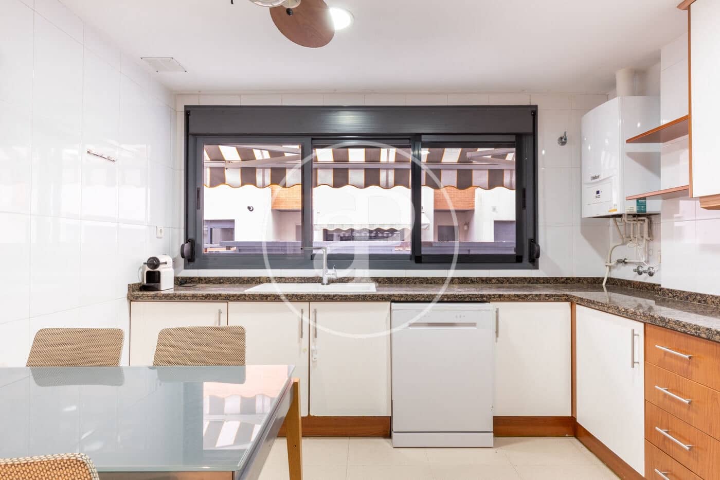 4 bedroom Apartment for rent in Valencia city with pool - € 3,500 (Ref: 9465655)