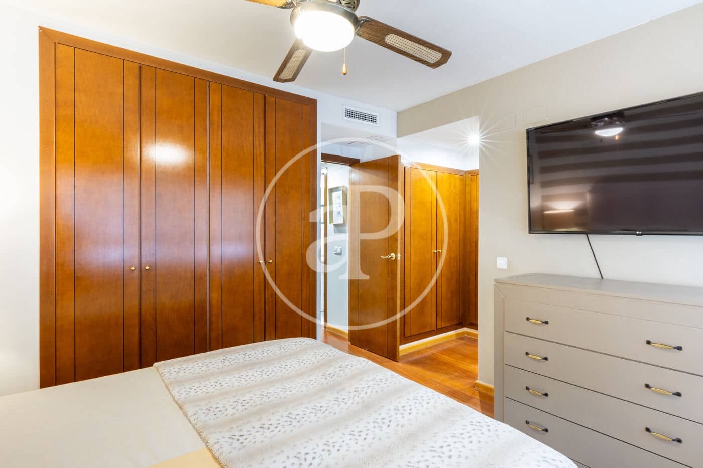 4 bedroom Apartment for rent in Valencia city with pool - € 3,500 (Ref: 9465655)