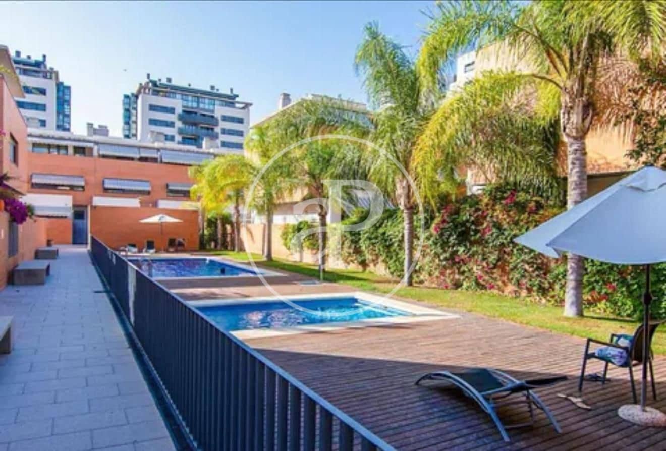 4 bedroom Apartment for rent in Valencia city with pool - € 3,500 (Ref: 9465655)