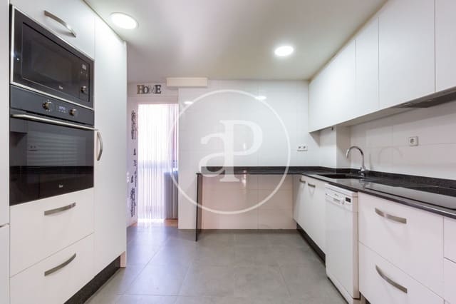 3 quarto Apartamento para arrendar em Patraix, Valência cidade - 1 500 € (Ref: 9465657)