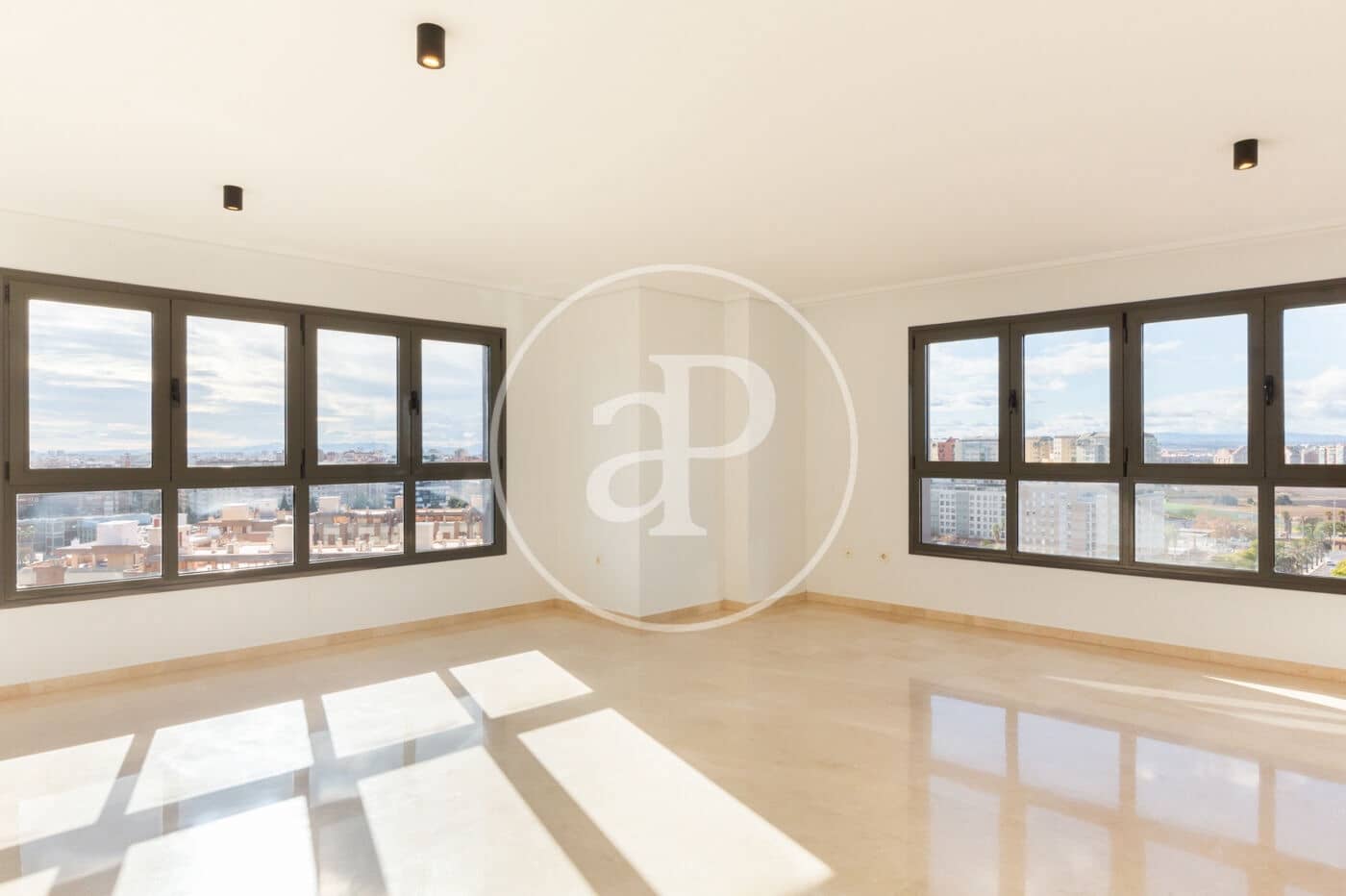 3 quarto Apartamento para arrendar em Valencia cidade - 1 850 € (Ref: 9465660)