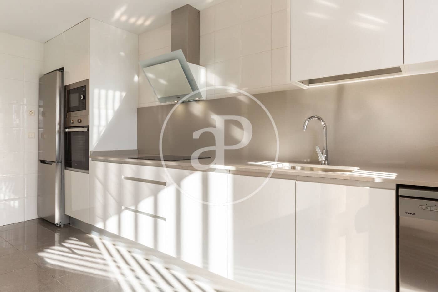 3 quarto Apartamento para arrendar em Valencia cidade - 1 850 € (Ref: 9465660)