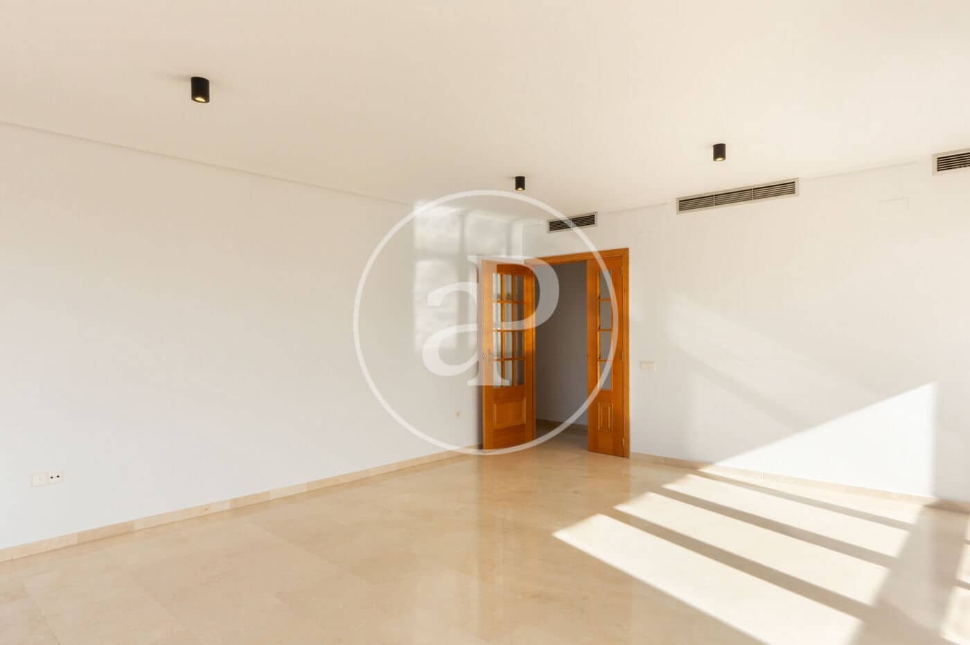 3 quarto Apartamento para arrendar em Valencia cidade - 1 850 € (Ref: 9465660)