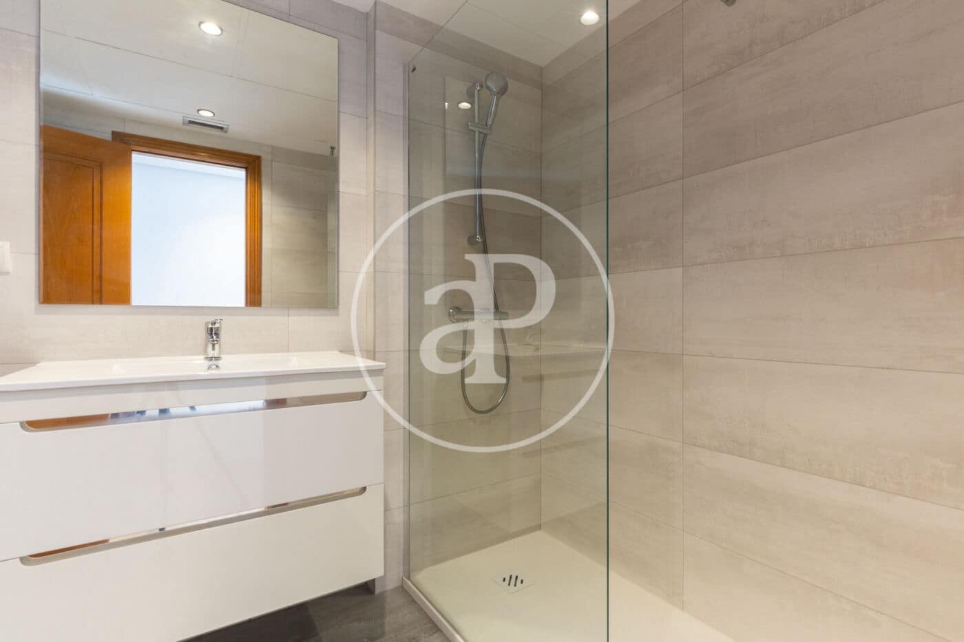 3 quarto Apartamento para arrendar em Valencia cidade - 1 850 € (Ref: 9465660)