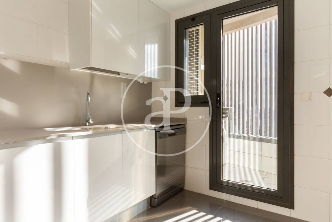 3 quarto Apartamento para arrendar em Valencia cidade - 1 850 € (Ref: 9465660)