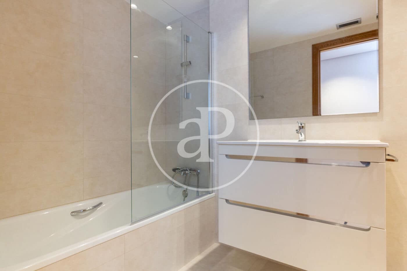 3 quarto Apartamento para arrendar em Valencia cidade - 1 850 € (Ref: 9465660)