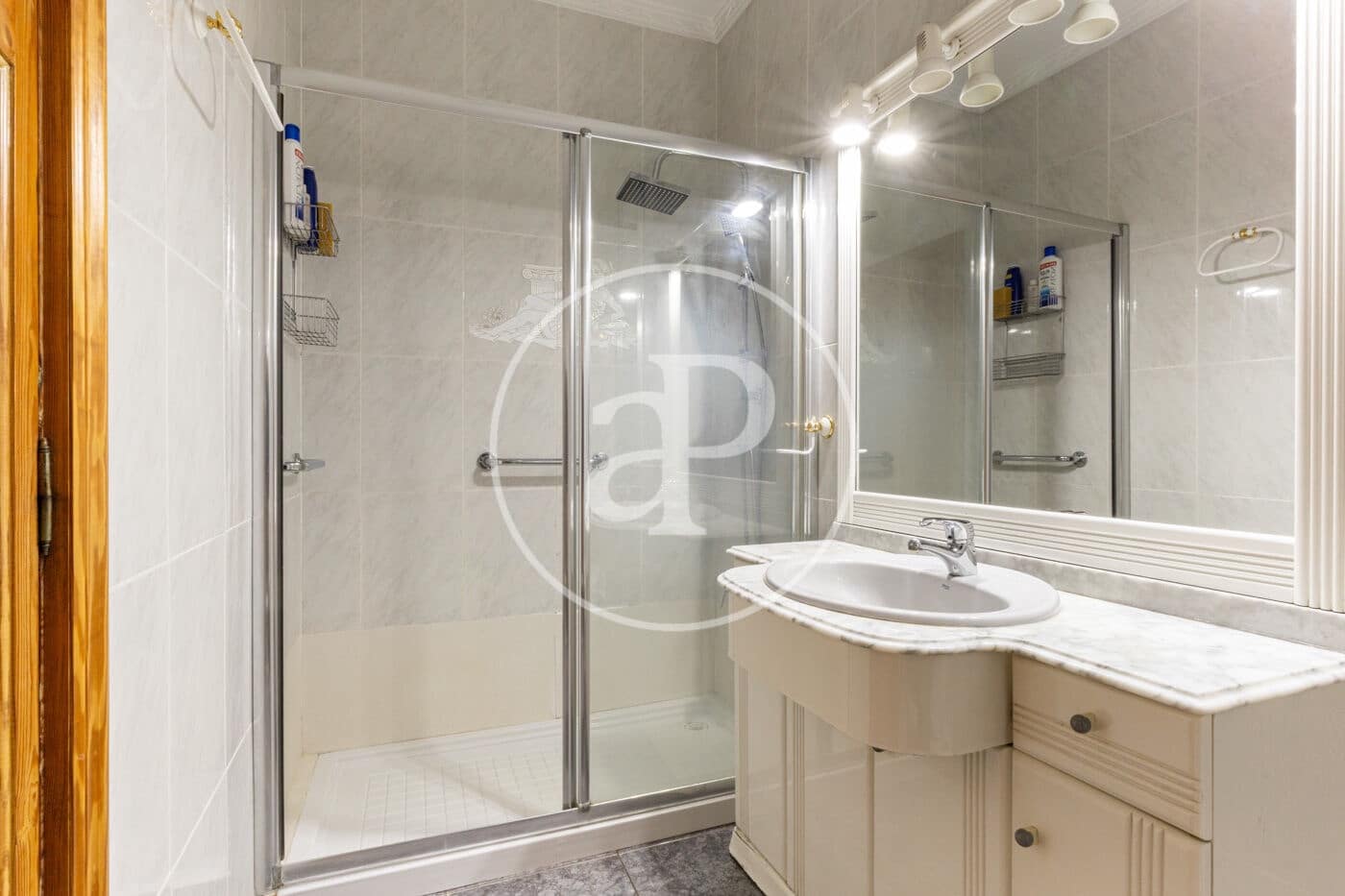 Apartamento de 5 habitaciones en València ciudad en alquiler - 1.900 € (Ref: 9482099)