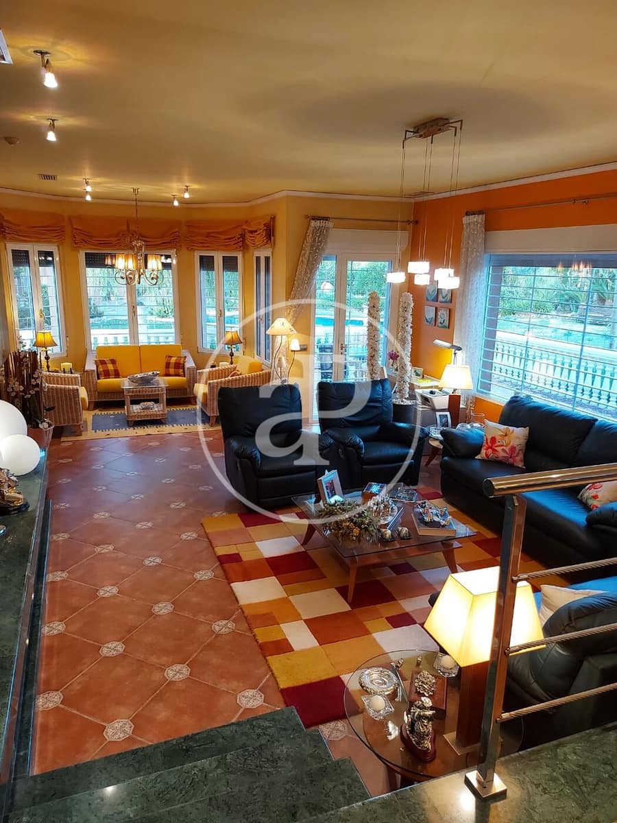 4 soveværelse Villa til salg i Montserrat med swimmingpool - € 930.000 (Ref: 9485352)