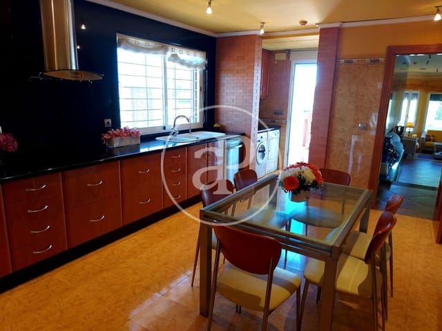 4 soveværelse Villa til salg i Montserrat med swimmingpool - € 930.000 (Ref: 9485352)