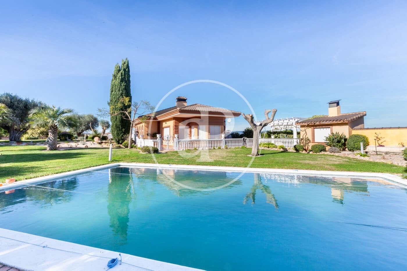 4 soveværelse Villa til salg i Montserrat med swimmingpool - € 930.000 (Ref: 9485352)