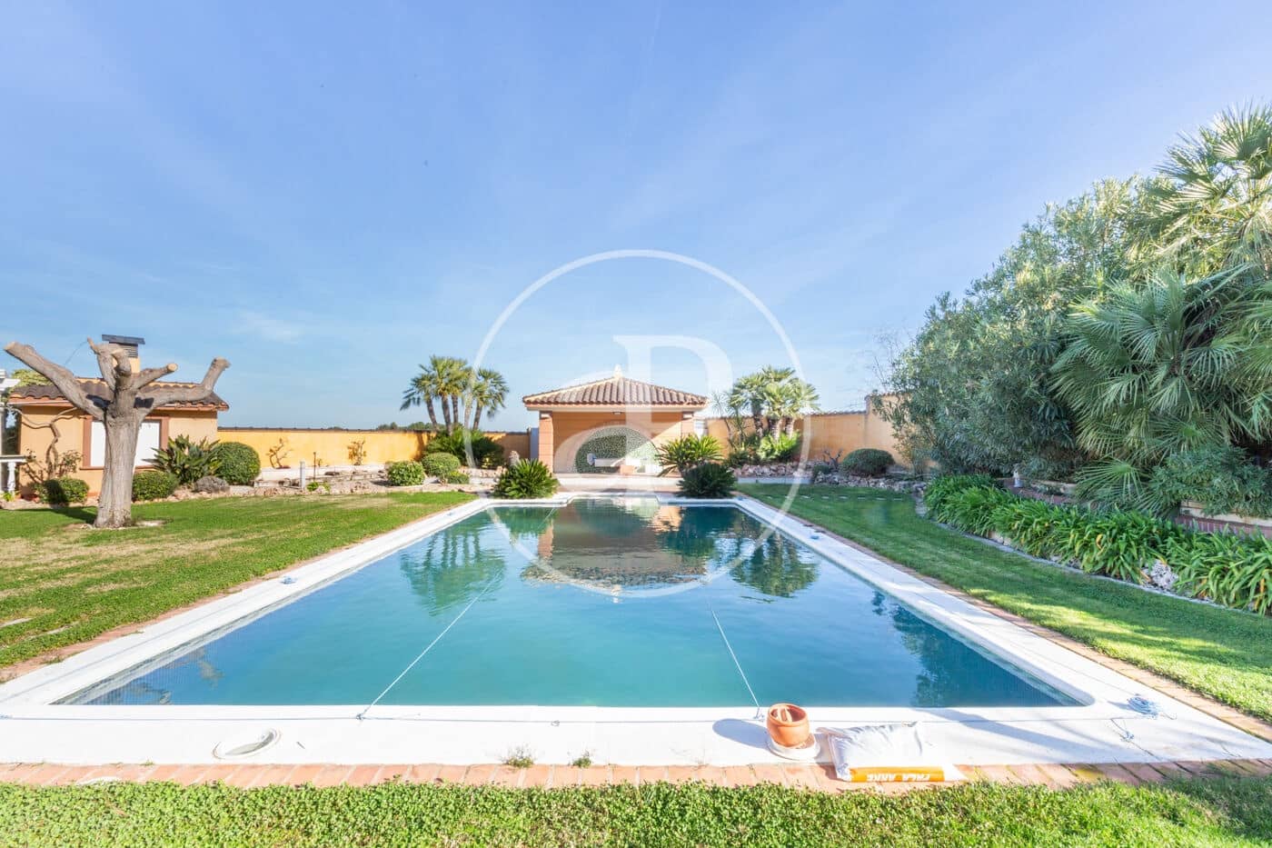 4 soveværelse Villa til salg i Montserrat med swimmingpool - € 930.000 (Ref: 9485352)