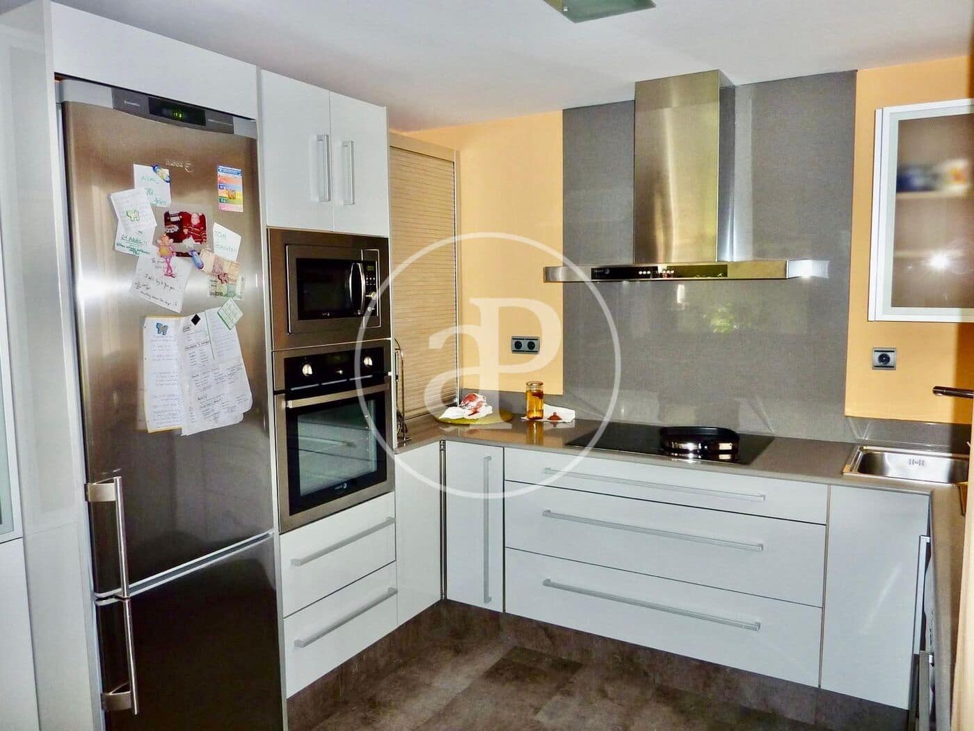 Apartamento de 3 habitaciones en València ciudad en alquiler - 1.200 € (Ref: 9488380)