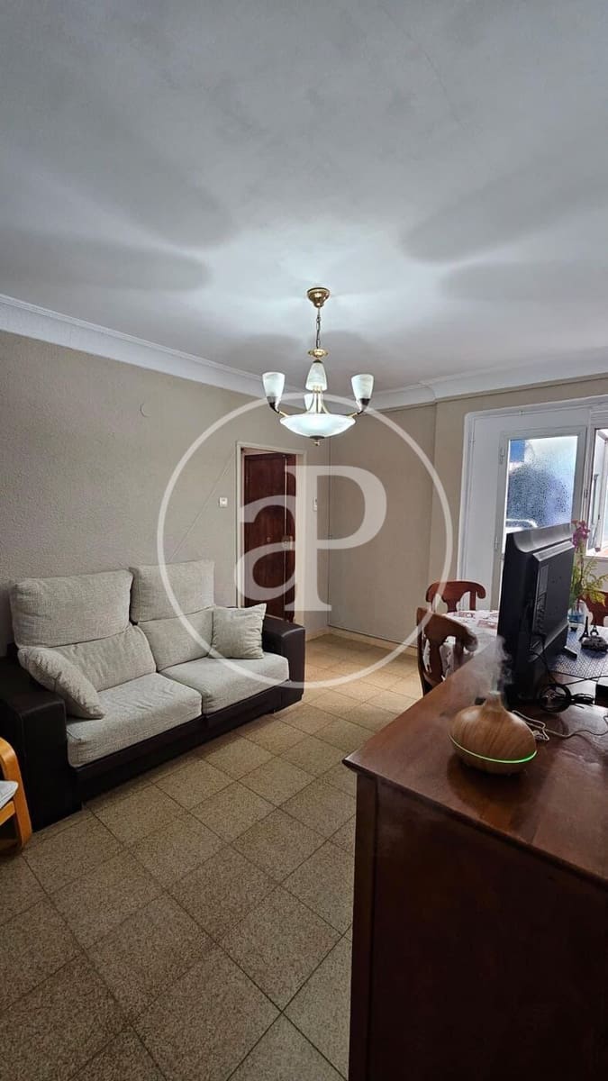 3 bedroom Apartment for rent in Valencia city - € 1,200 (Ref: 9491500)