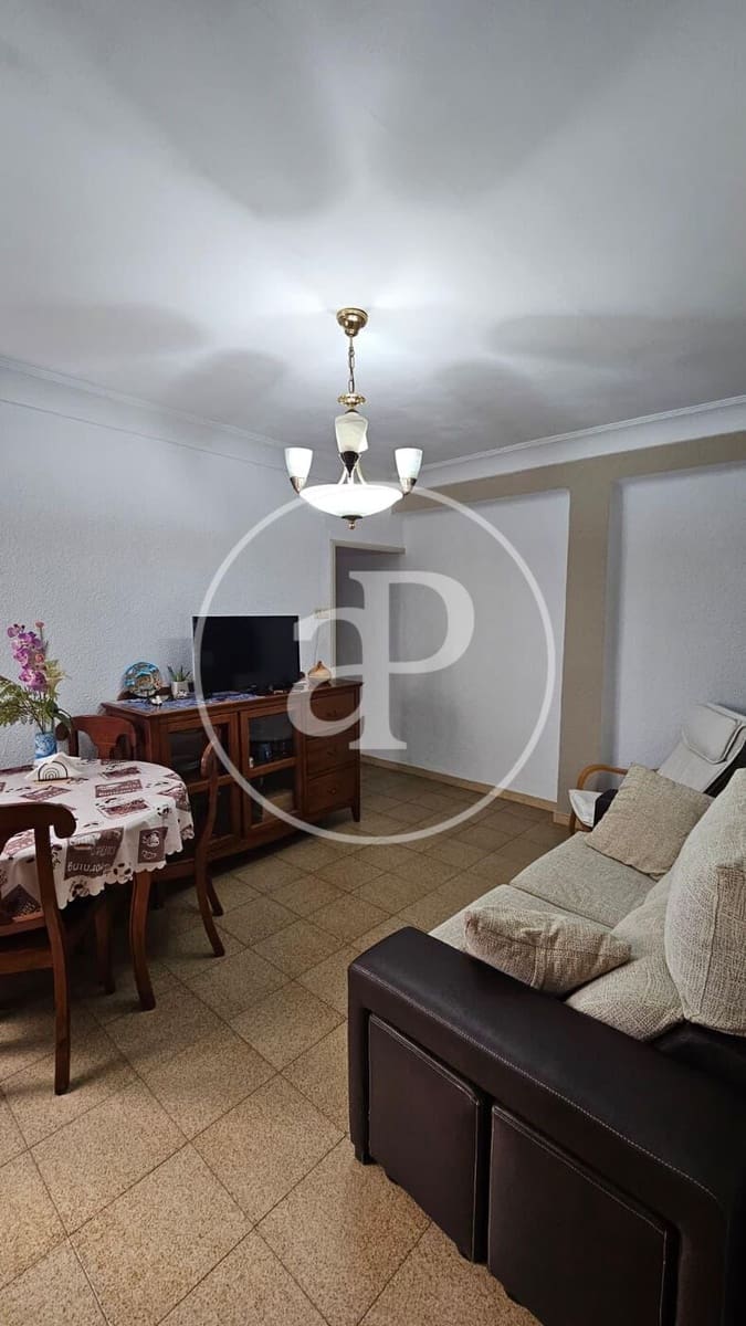 3 bedroom Apartment for rent in Valencia city - € 1,200 (Ref: 9491500)