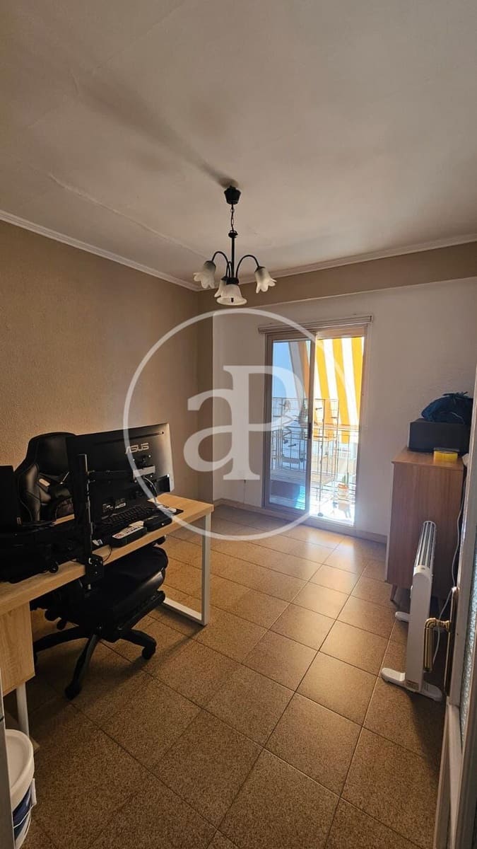 3 bedroom Apartment for rent in Valencia city - € 1,200 (Ref: 9491500)