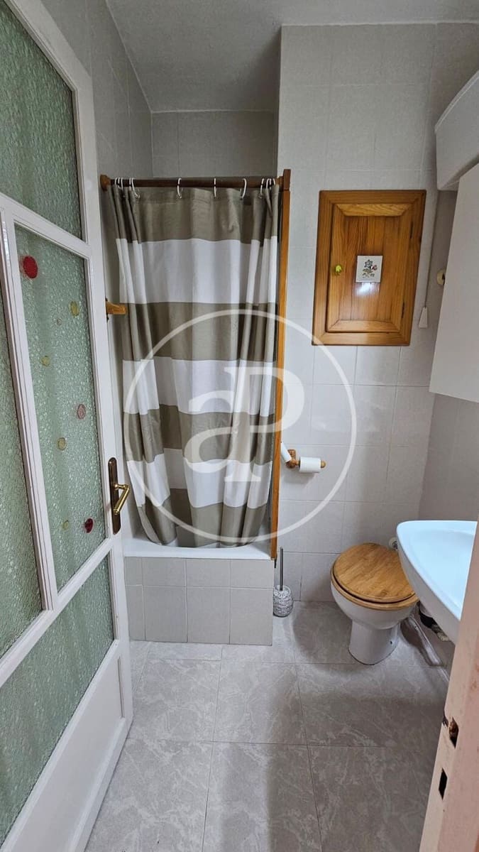 3 bedroom Apartment for rent in Valencia city - € 1,200 (Ref: 9491500)