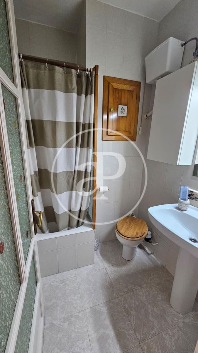 3 bedroom Apartment for rent in Valencia city - € 1,200 (Ref: 9491500)