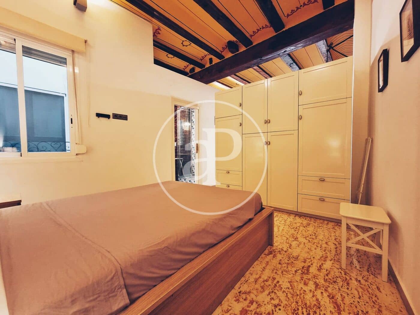 Apartment for rent in Valencia city - € 1,200 (Ref: 9495352)