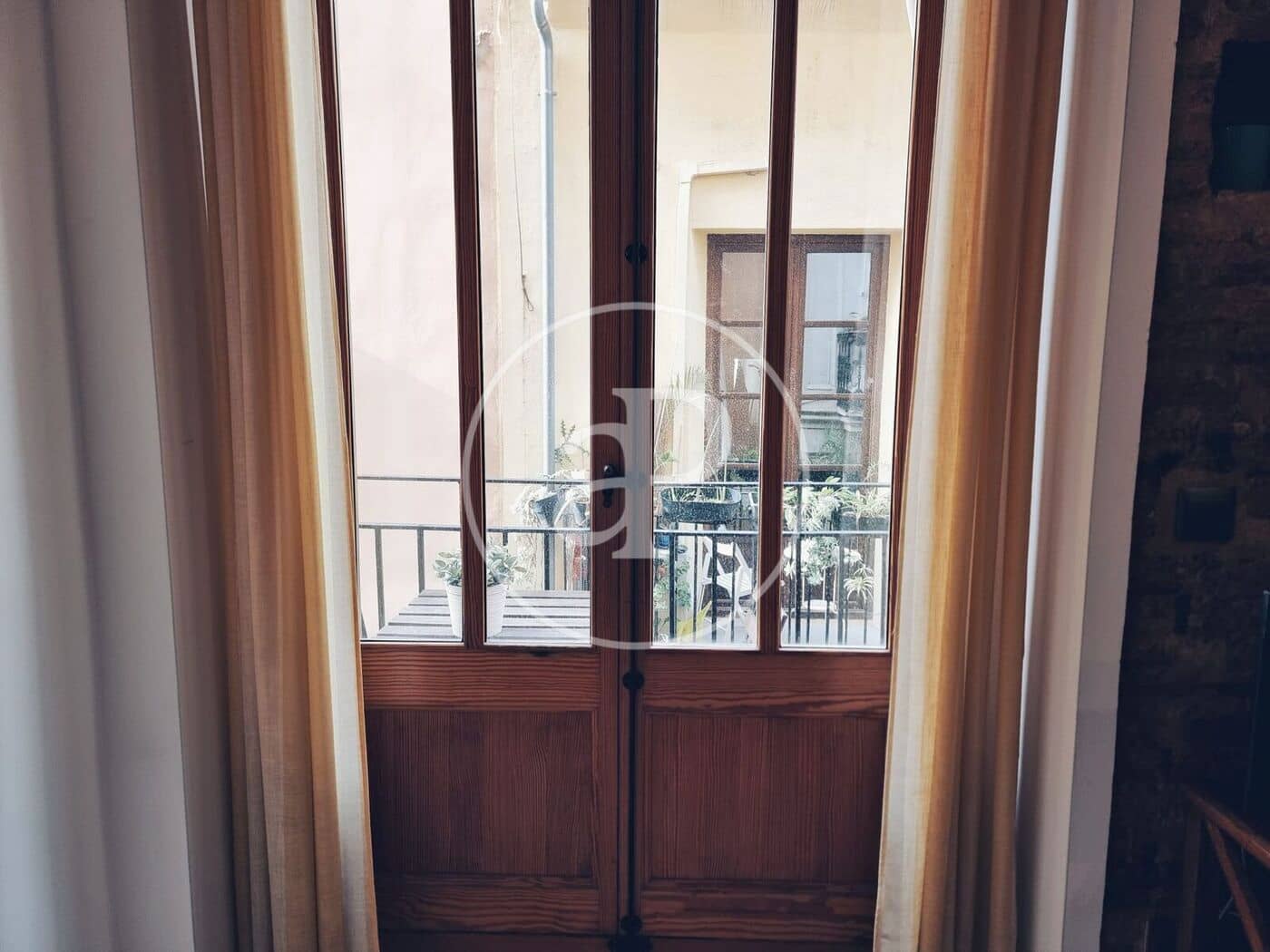 Apartment for rent in Valencia city - € 1,200 (Ref: 9495352)