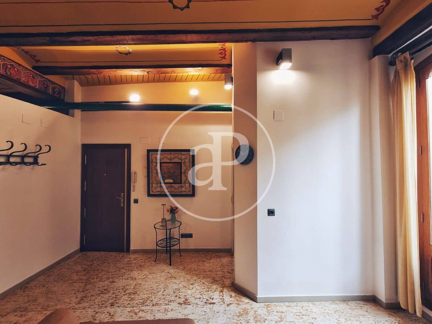 Apartment for rent in Valencia city - € 1,200 (Ref: 9495352)