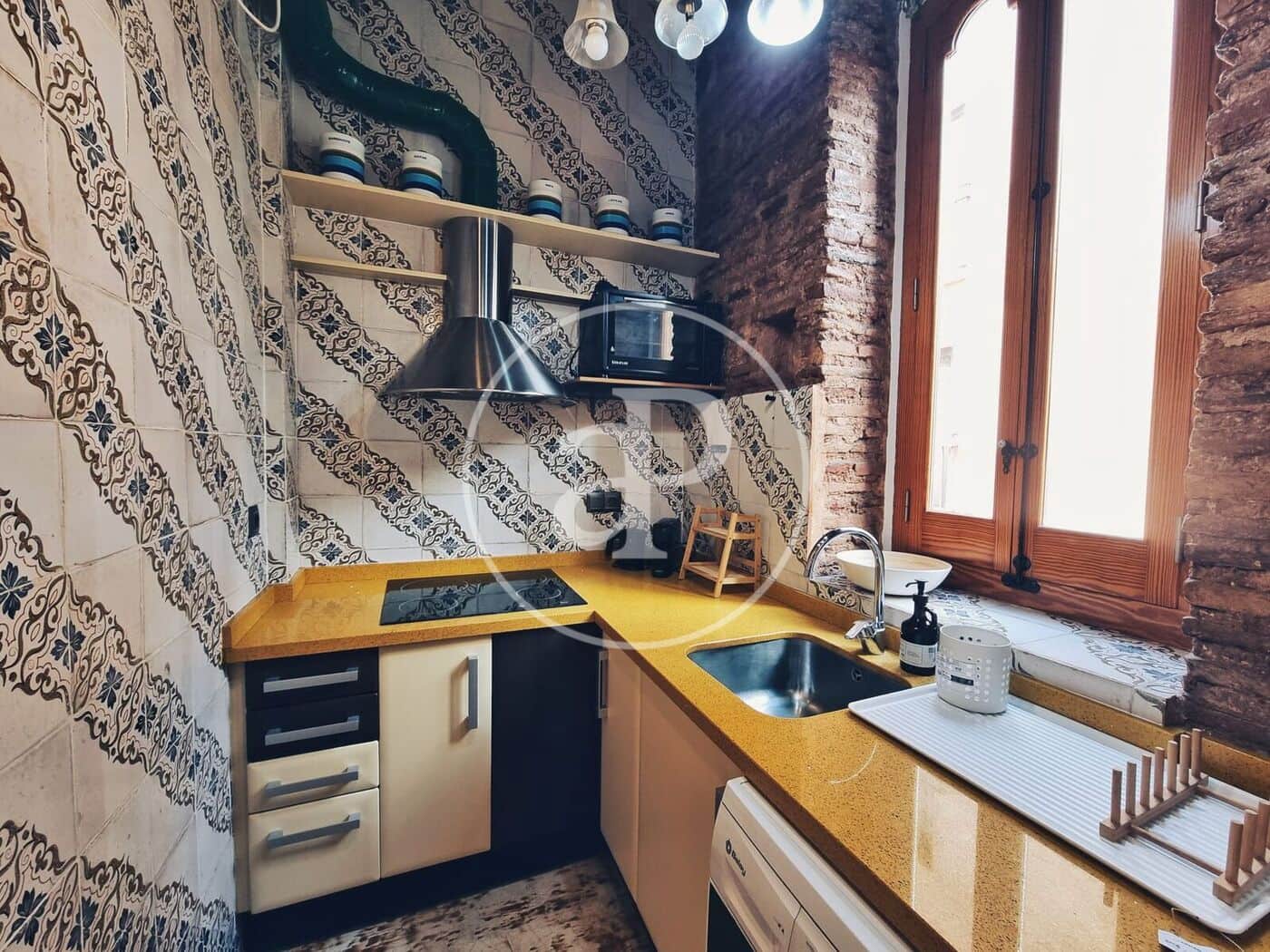 Apartment for rent in Valencia city - € 1,200 (Ref: 9495352)