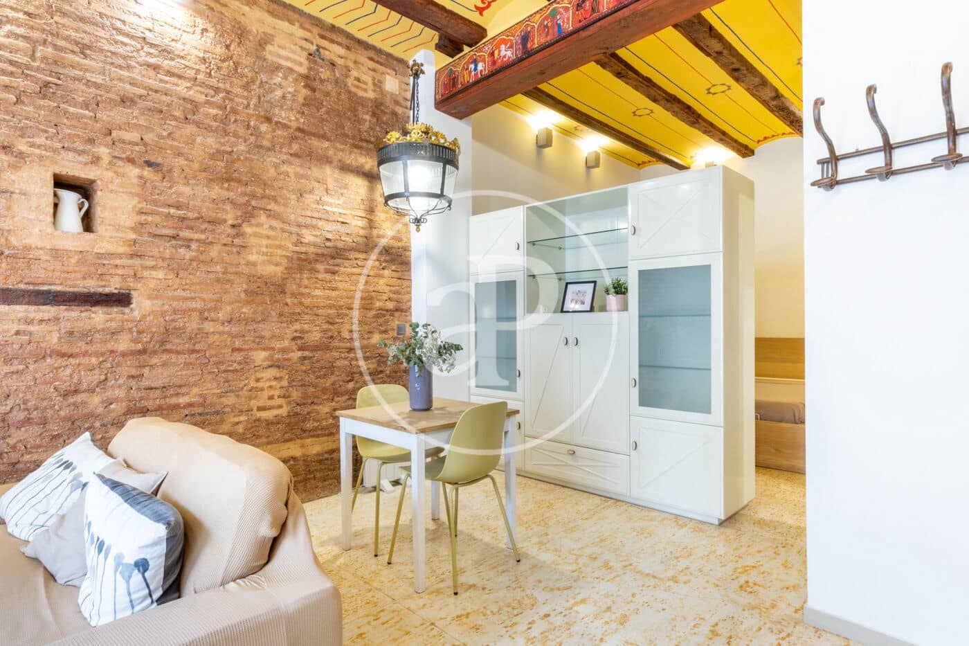 Apartment for rent in Valencia city - € 1,200 (Ref: 9495352)