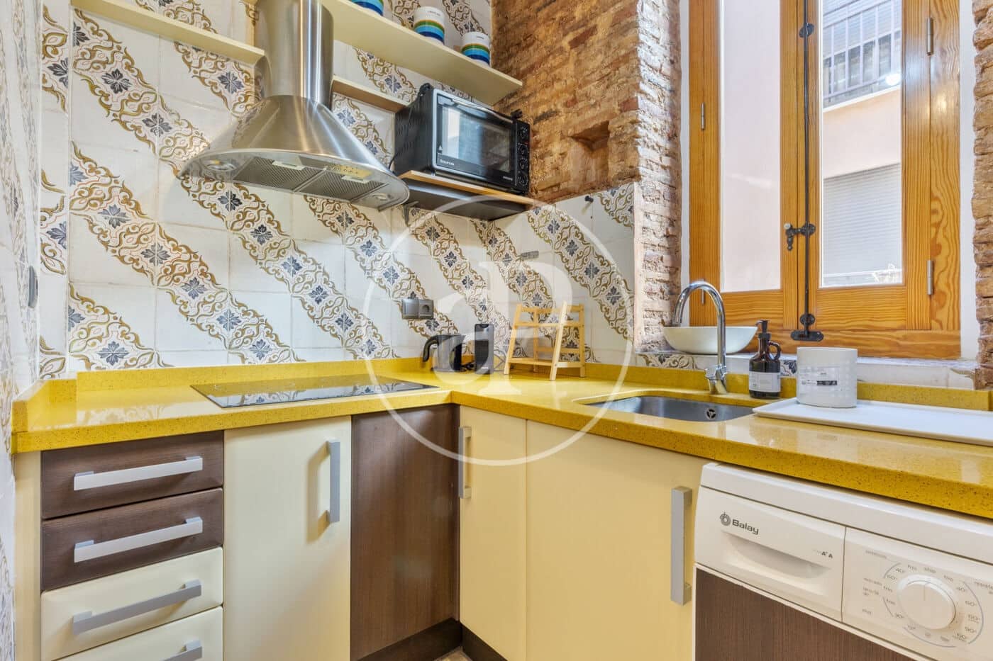 Apartment for rent in Valencia city - € 1,200 (Ref: 9495352)