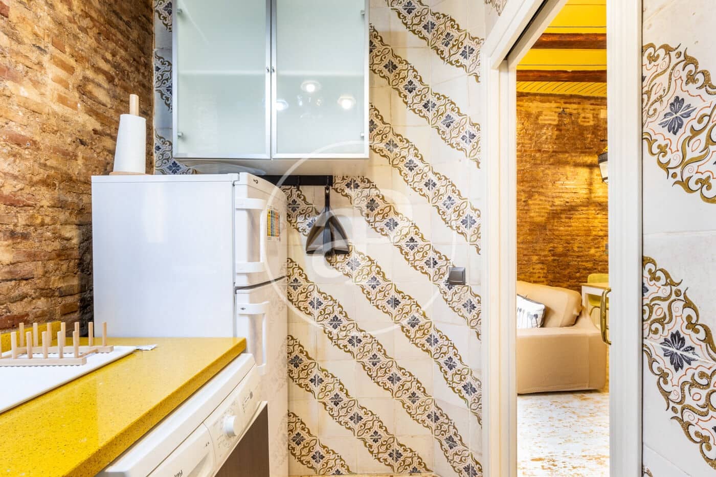 Apartment for rent in Valencia city - € 1,200 (Ref: 9495352)