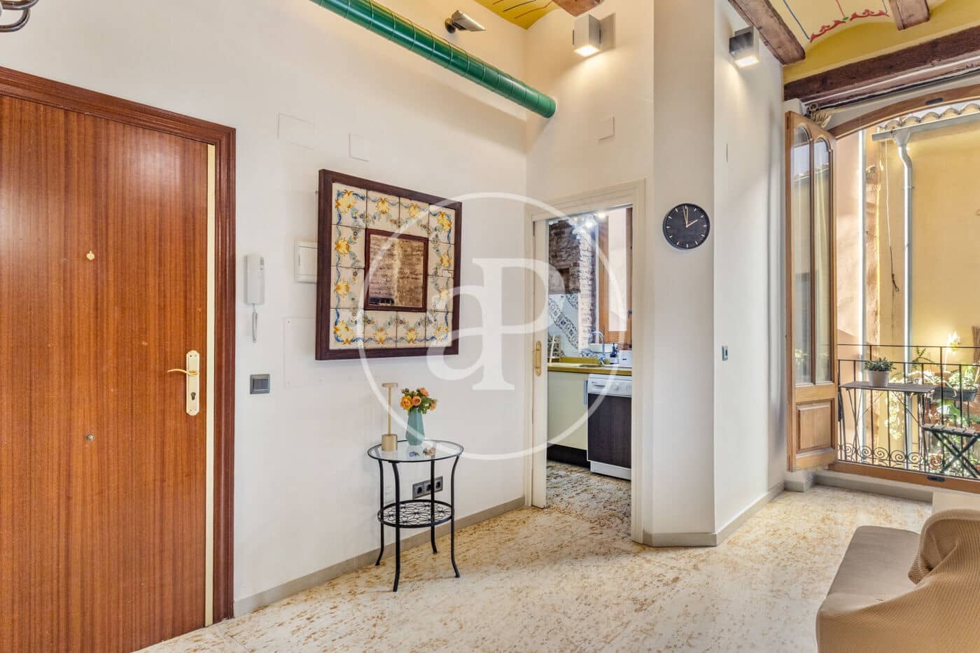 Apartment for rent in Valencia city - € 1,200 (Ref: 9495352)