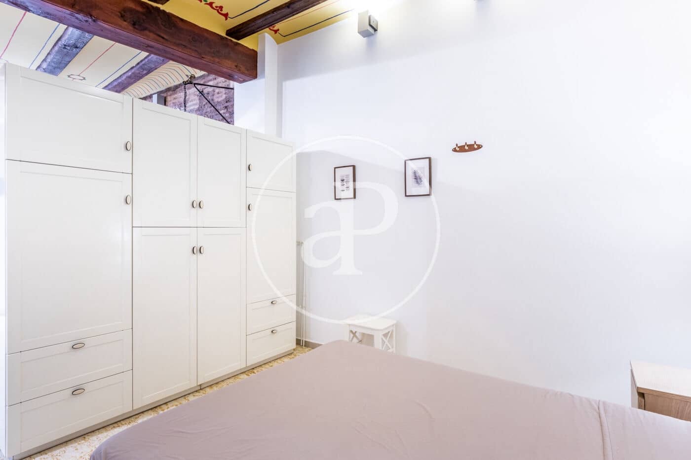 Apartment for rent in Valencia city - € 1,200 (Ref: 9495352)