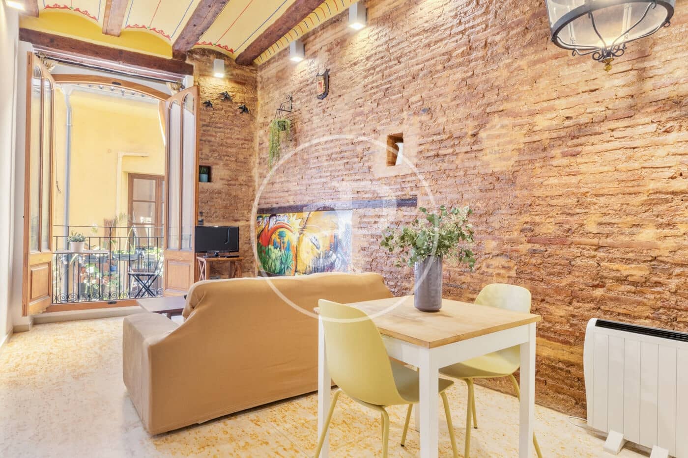 Apartment for rent in Valencia city - € 1,200 (Ref: 9495352)