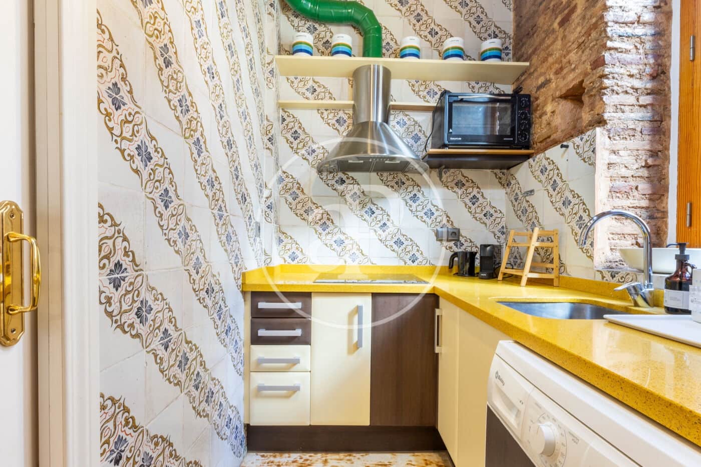 Apartment for rent in Valencia city - € 1,200 (Ref: 9495352)