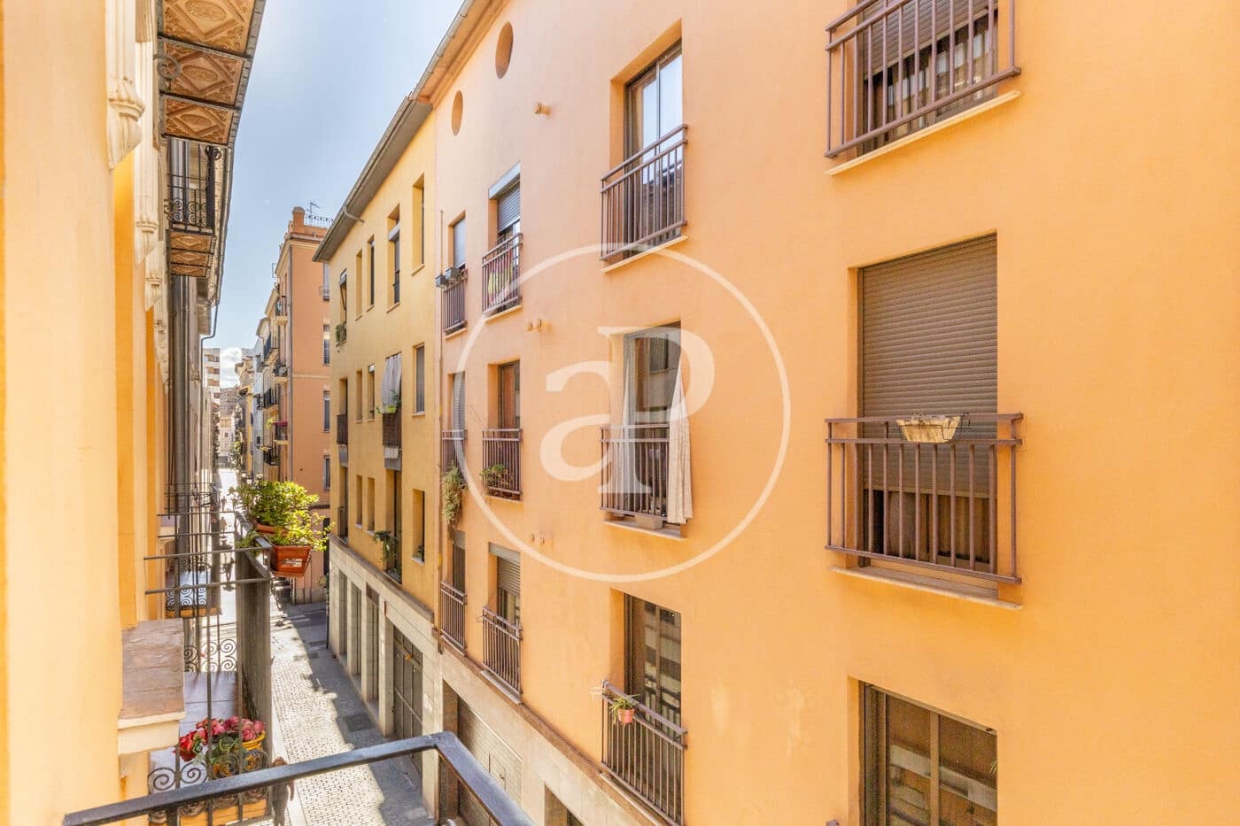 Apartment for rent in Valencia city - € 1,200 (Ref: 9495352)