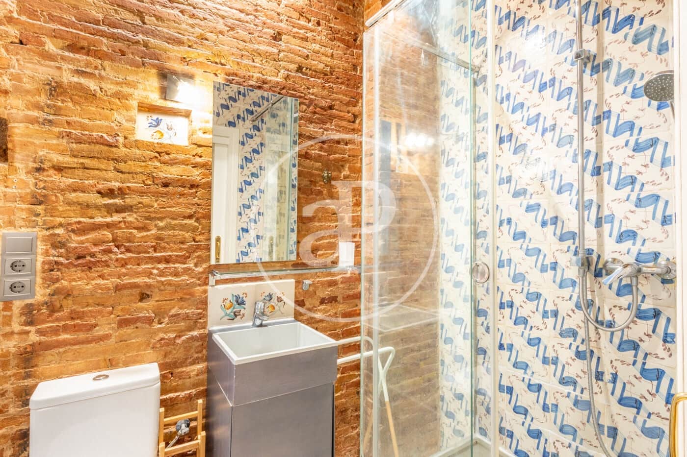 Apartment for rent in Valencia city - € 1,200 (Ref: 9495352)