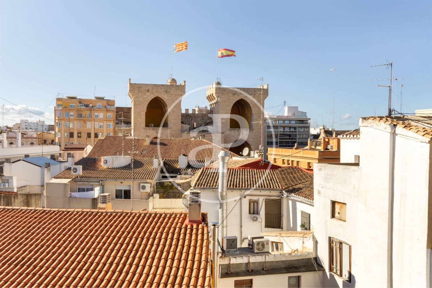 Apartment for rent in Valencia city - € 1,200 (Ref: 9495352)