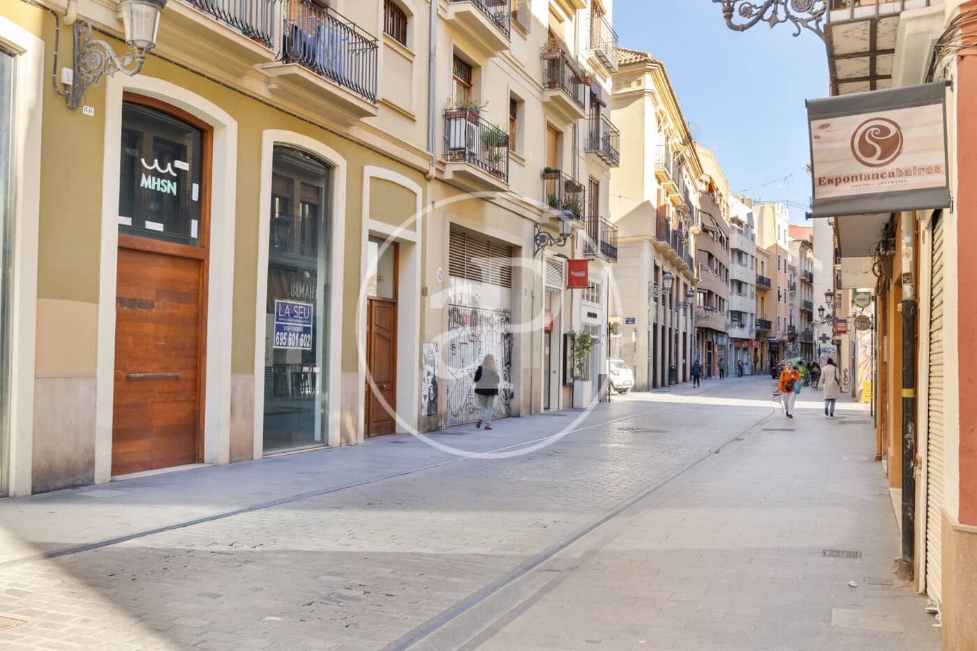 Apartment for rent in Valencia city - € 1,200 (Ref: 9495352)