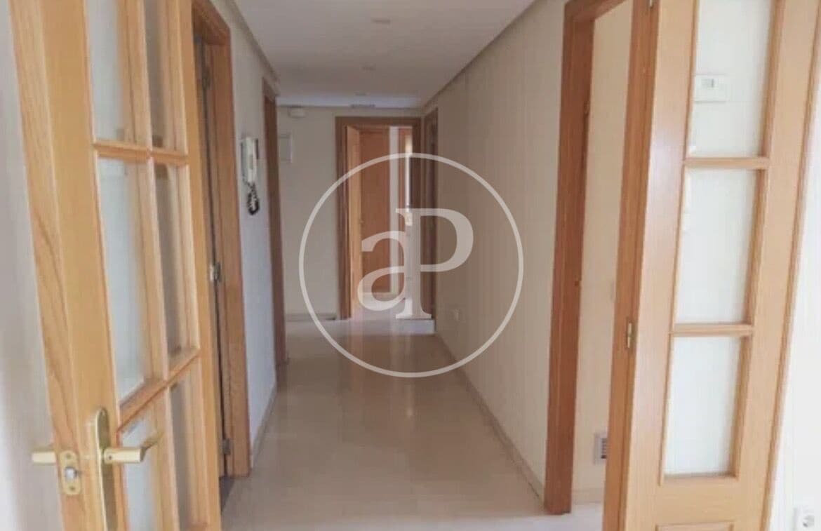 Apartamento de 3 habitaciones en València ciudad en alquiler - 1.750 € (Ref: 9497302)