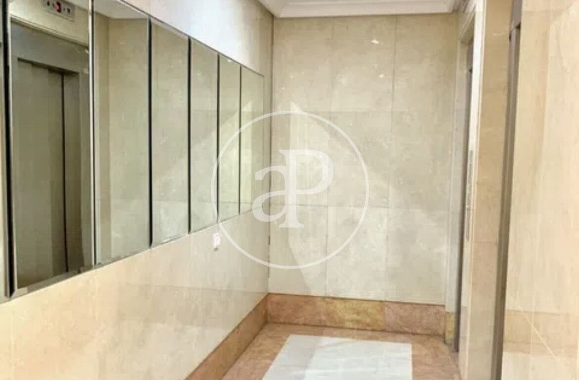 Apartamento de 3 habitaciones en València ciudad en alquiler - 1.750 € (Ref: 9497302)