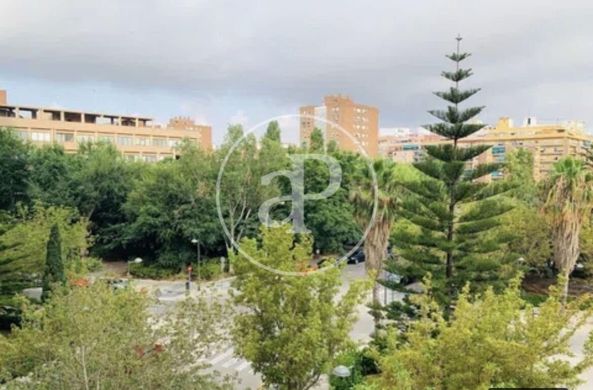 Apartamento de 3 habitaciones en València ciudad en alquiler - 1.750 € (Ref: 9497302)