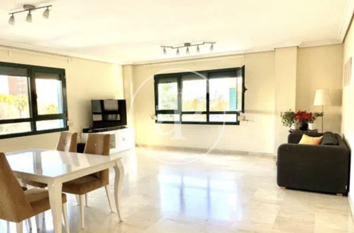 Apartamento de 3 habitaciones en València ciudad en alquiler - 1.750 € (Ref: 9497302)