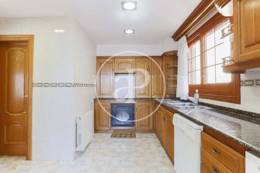 4 bedroom Villa for rent in La Pobla de Farnals with pool - € 4,500 (Ref: 9497303)