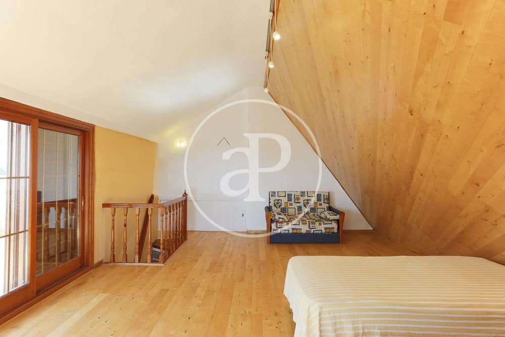 4 bedroom Villa for rent in La Pobla de Farnals with pool - € 4,500 (Ref: 9497303)