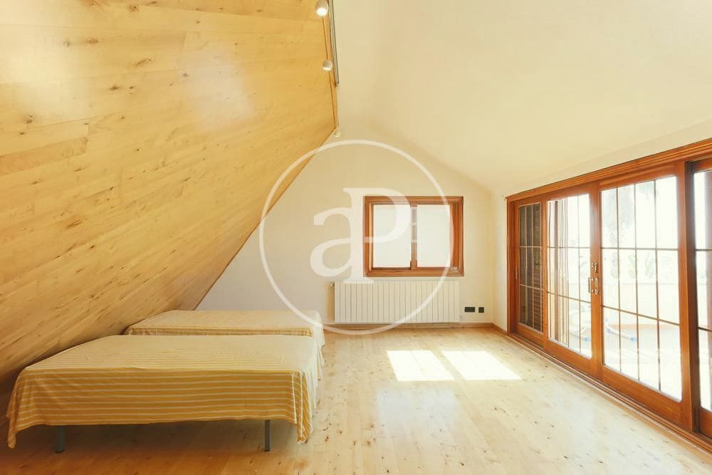 4 bedroom Villa for rent in La Pobla de Farnals with pool - € 4,500 (Ref: 9497303)