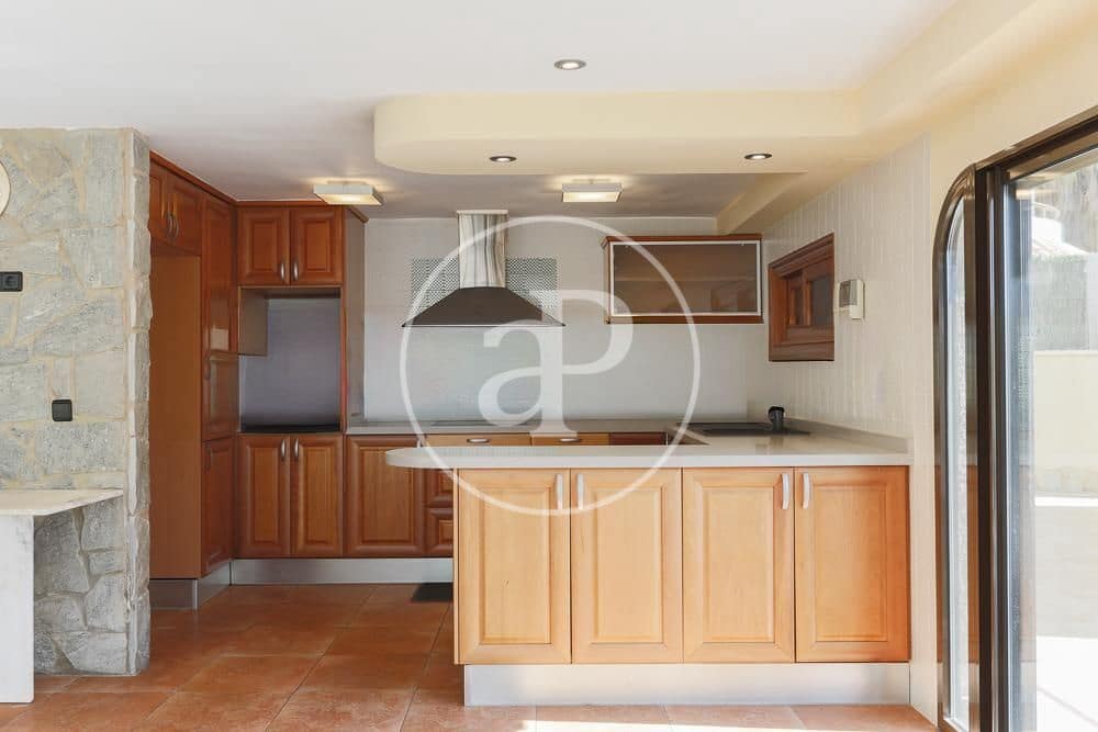 4 bedroom Villa for rent in La Pobla de Farnals with pool - € 4,500 (Ref: 9497303)