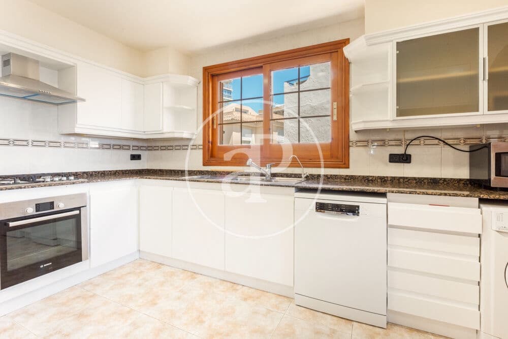 4 makuuhuone Huvila vuokrattavana paikassa La Pobla de Farnals mukana uima-altaan 
autotalli - 4 500 € (Ref: 9497303)