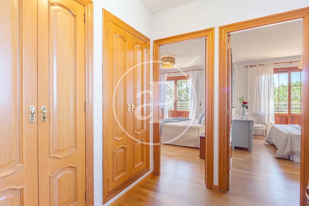 4 makuuhuone Huvila vuokrattavana paikassa La Pobla de Farnals mukana uima-altaan 
autotalli - 4 500 € (Ref: 9497303)